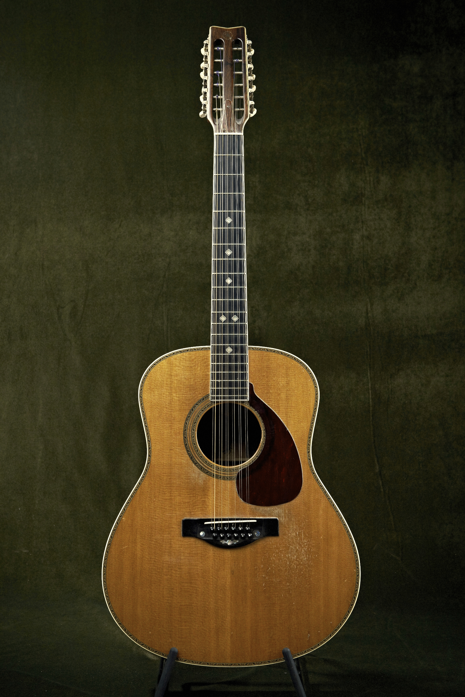 Allan Olsen Instrumentarium Yamaha FG 2500 1972